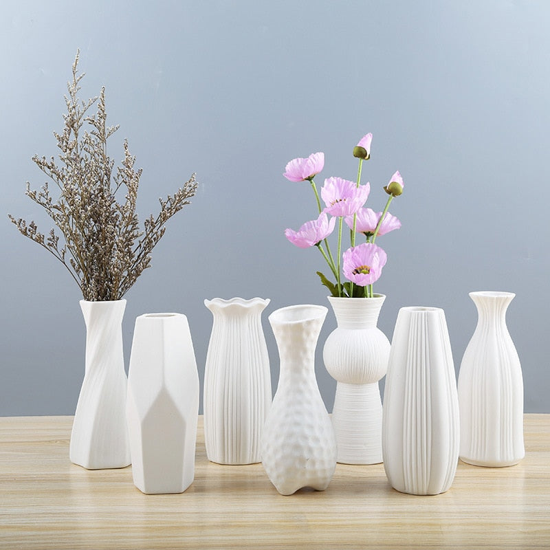 Vase minimaliste blanc en céramique
