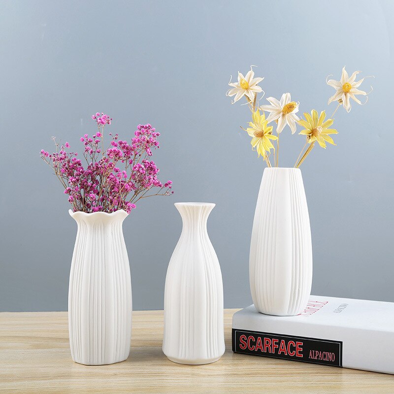 Vase minimaliste blanc en céramique