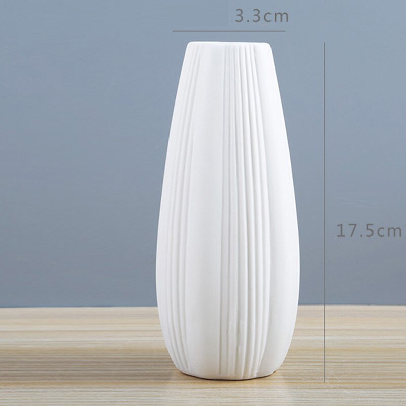 Vase minimaliste blanc en céramique