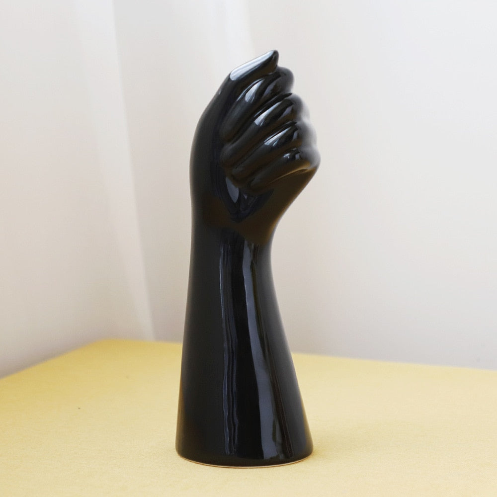 Vase en céramique - représentation de main
