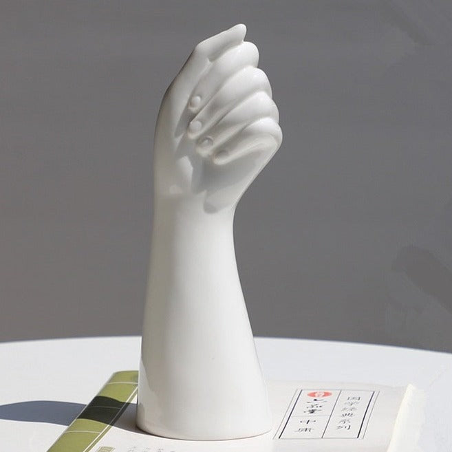 Vase en céramique - représentation de main