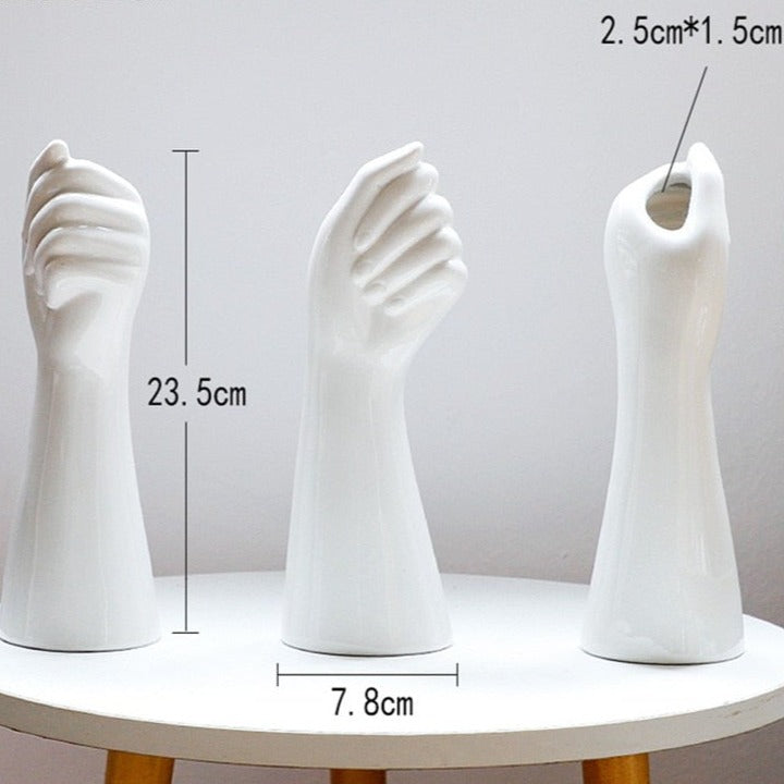 Vase en céramique - représentation de main