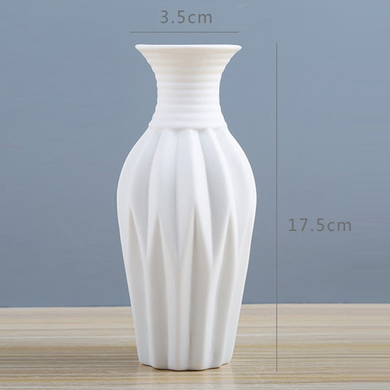 Vase minimaliste blanc en céramique